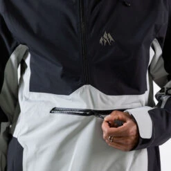 Veste Snow Jones Mountain Surf Anorak Frosti Blue 25 Veste Snow Jones Mountain Surf Anorak Frosti Blue -Ski Équipe Magasin Jones Snowboards Mountain Surf Anorak Frosti Blue 11 1